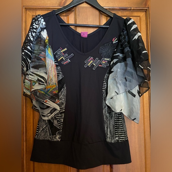 Save the queen gorgeous top size large - Picture 2 of 5